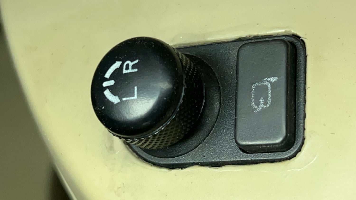 Used 2015 Maruti Suzuki Swift Dzire VXI Petrol Manual top_features Adjustable ORVM