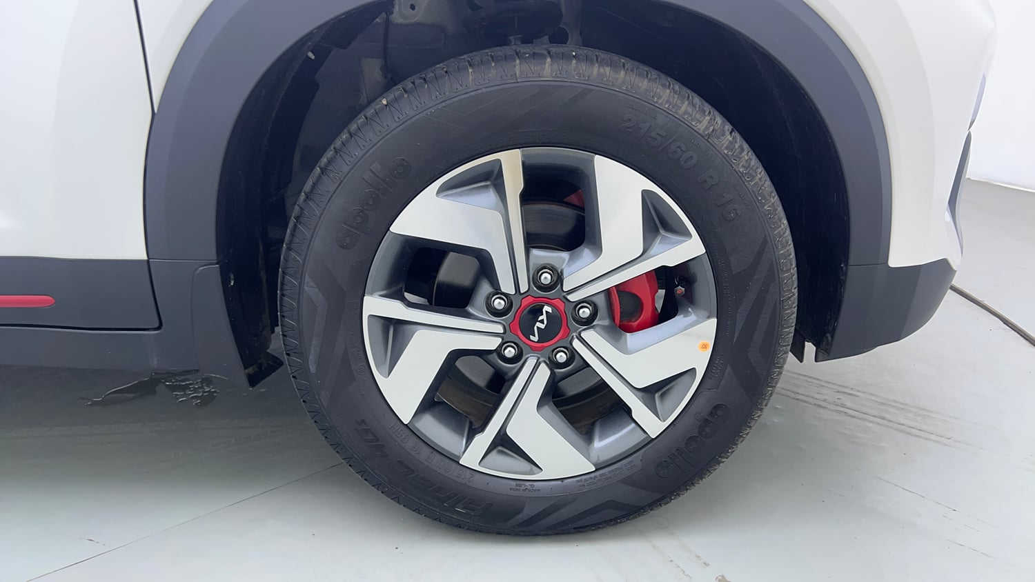 Used 2022 Kia Sonet GTX Plus 1.0 iMT Petrol Manual tyres RIGHT FRONT TYRE RIM VIEW