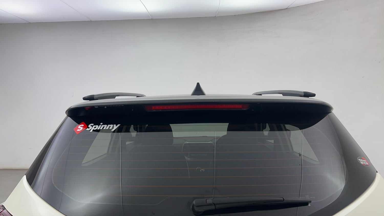 Used 2022 Mahindra XUV 300 W8 1.5 Diesel Diesel Manual exterior BACK WINDSHIELD VIEW