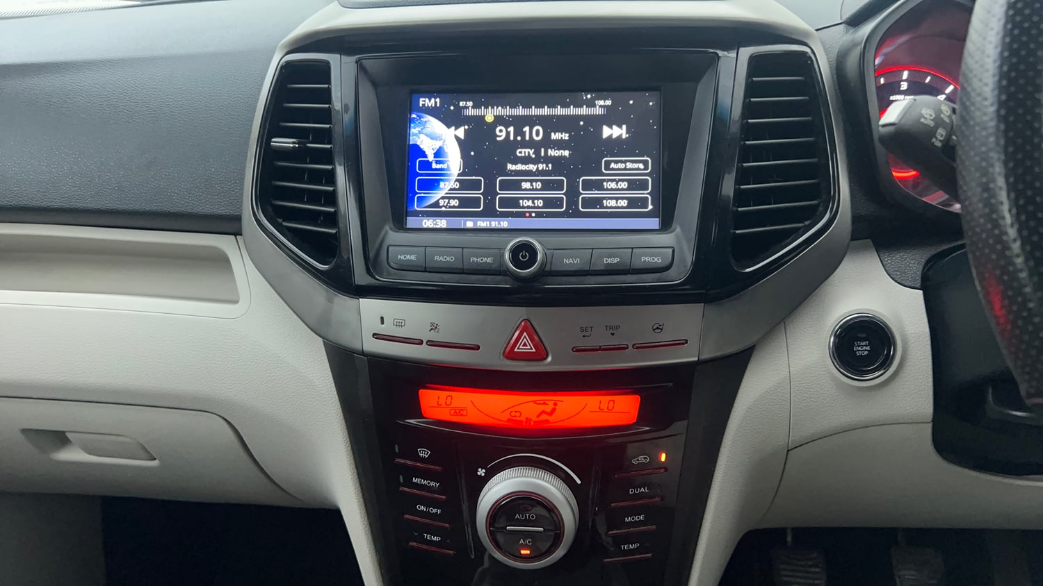 Used 2022 Mahindra XUV 300 W8 1.5 Diesel Diesel Manual interior MUSIC SYSTEM & AC CONTROL VIEW