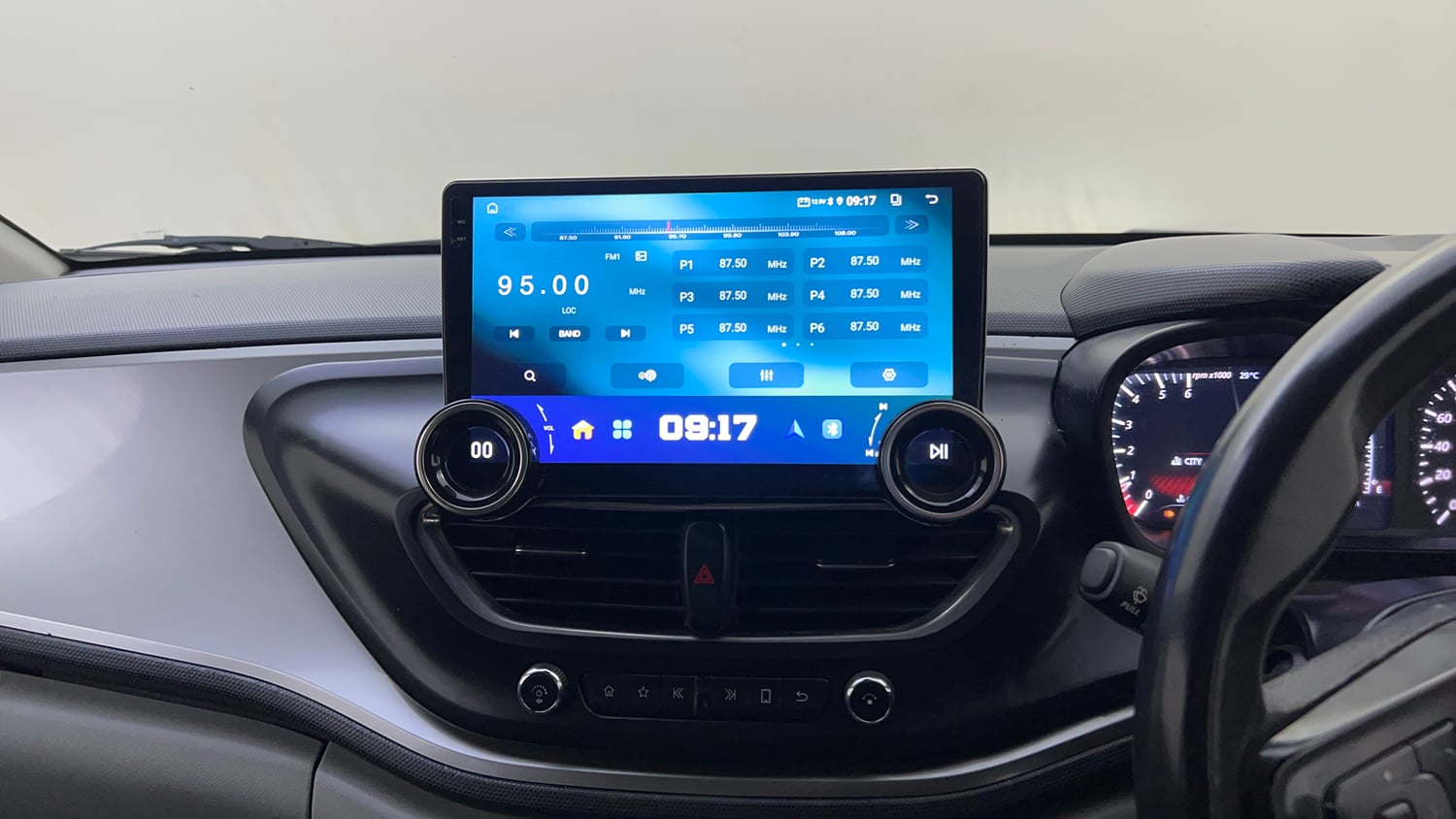 Used 2021 Tata Altroz XZ Diesel Diesel Manual top_features Integrated (in-dash) music system