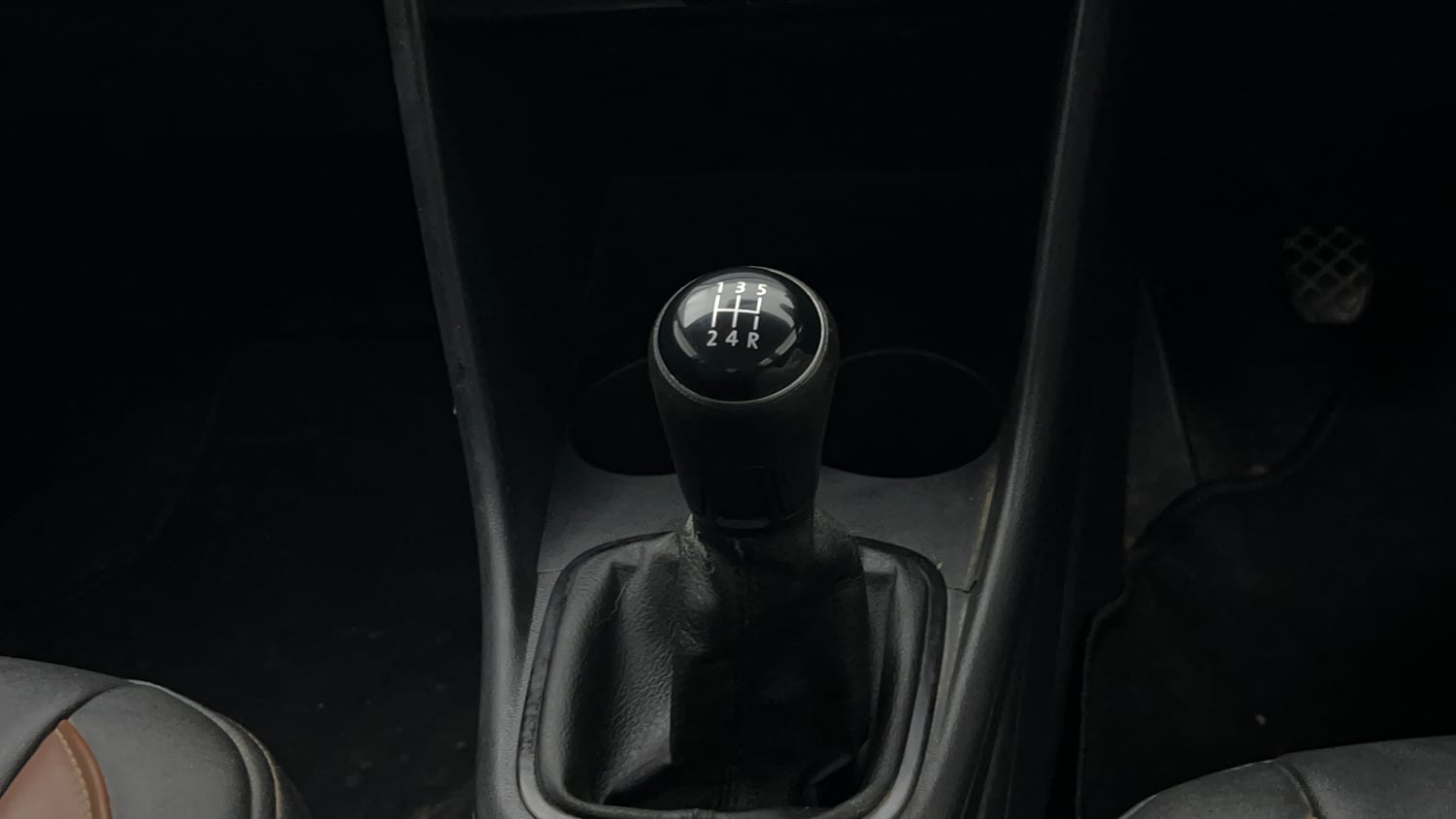 Used 2020 Volkswagen Ameo Trendline 1.0L (P) Petrol Manual interior GEAR  KNOB VIEW