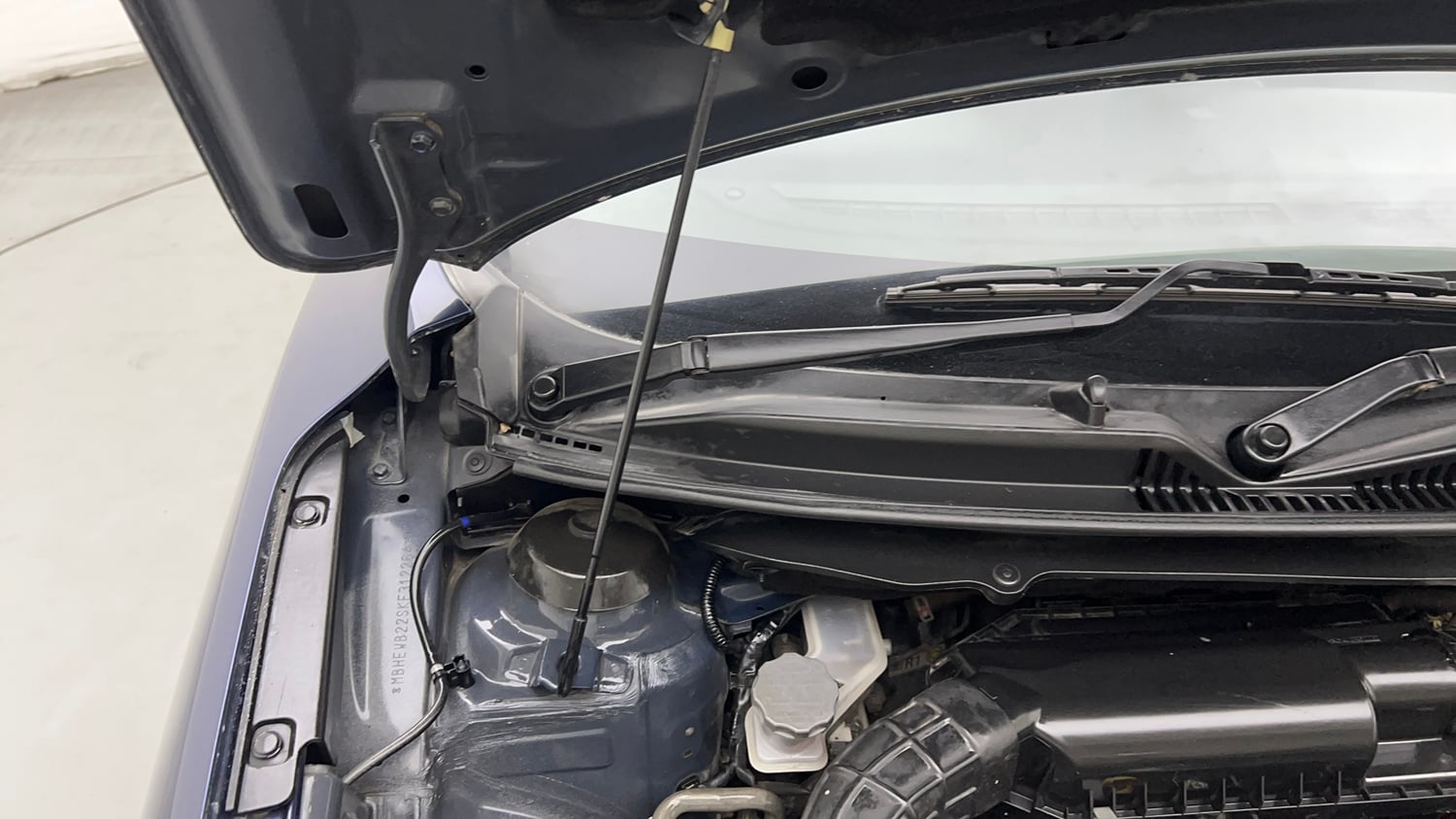 Used 2019 Maruti Suzuki Baleno Zeta Petrol Manual engine ENGINE RIGHT SIDE HINGE & APRON VIEW