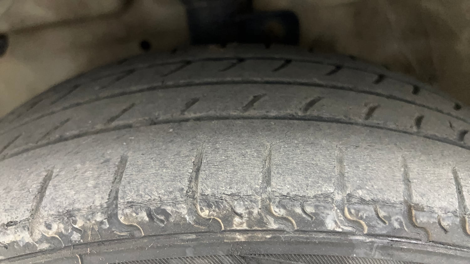 Used 2017 Maruti Suzuki Celerio VXI (O) AMT Petrol Automatic tyres LEFT FRONT TYRE TREAD VIEW