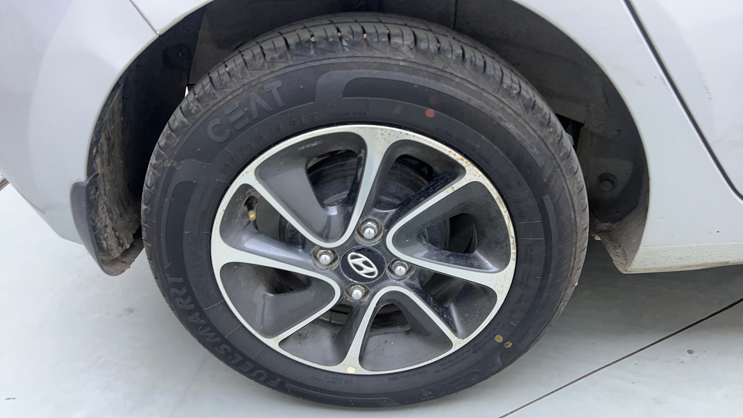 Used 2018 Hyundai Grand i10 Asta 1.2 Kappa VTVT Petrol Manual tyres RIGHT REAR TYRE RIM VIEW