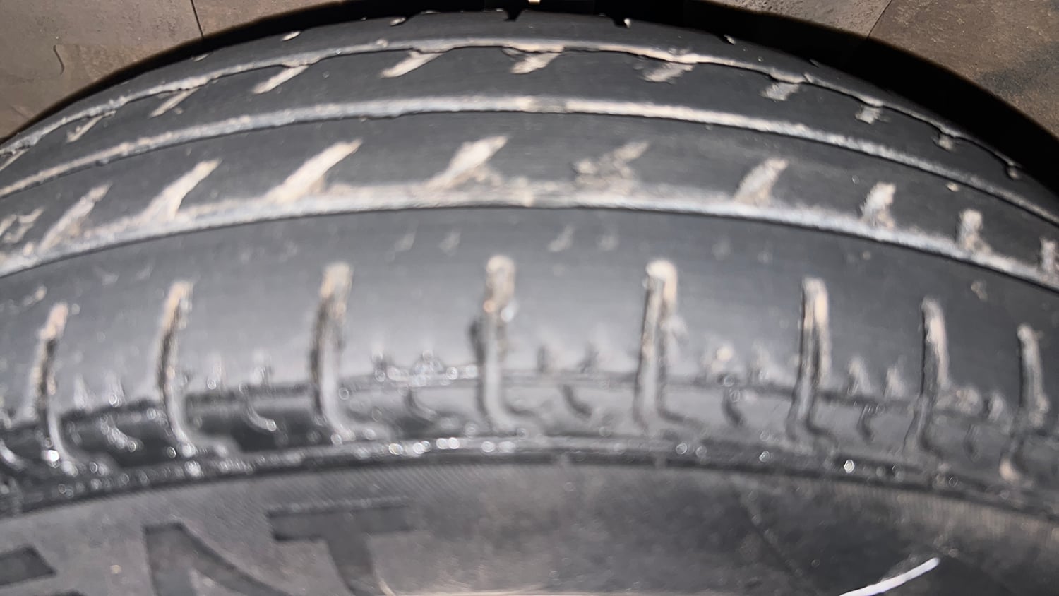 Used 2018 Renault Kwid 1.0 RXT AMT Opt Petrol Automatic tyres LEFT FRONT TYRE TREAD VIEW