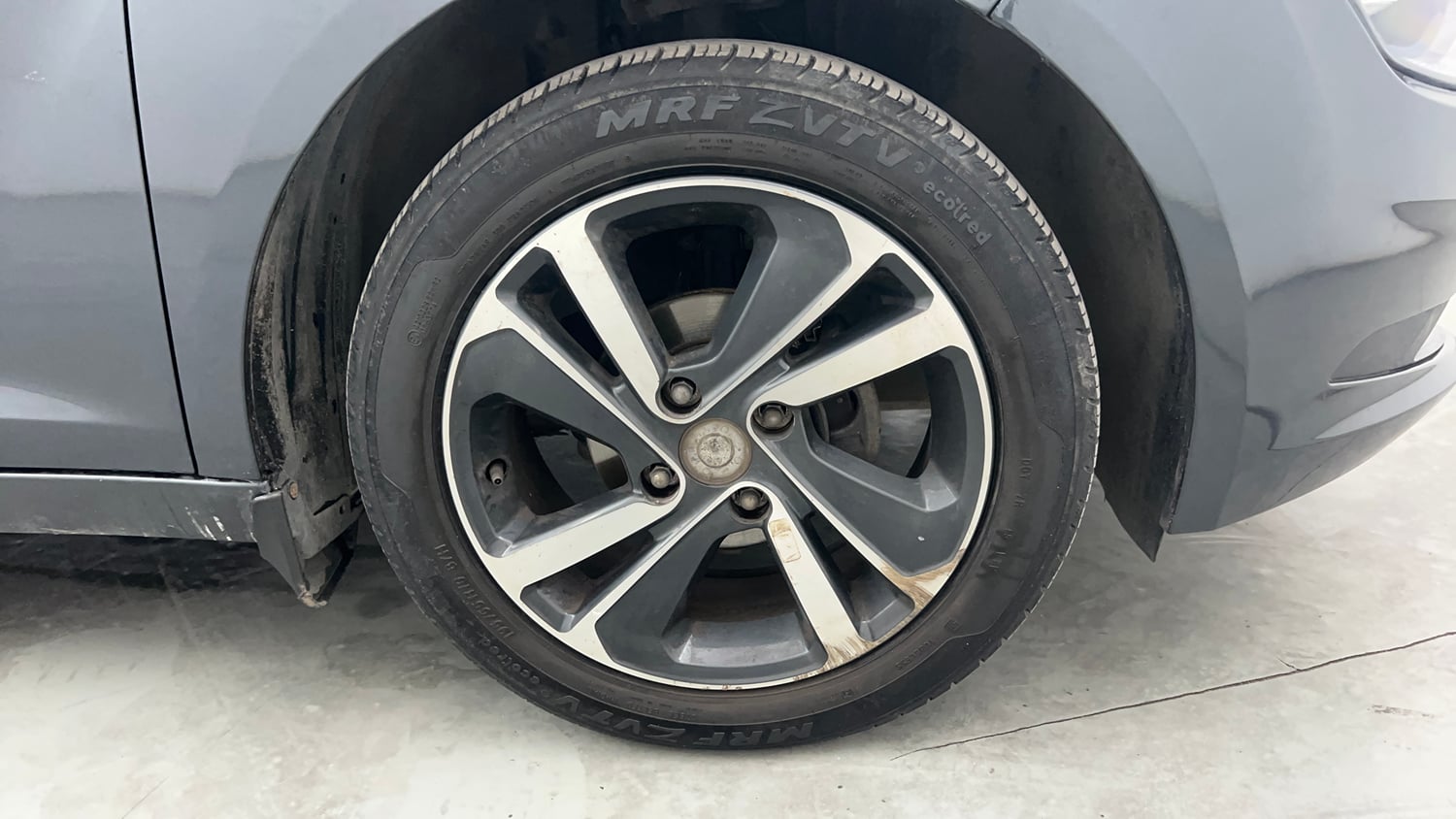 Used 2021 Tata Altroz XZ Petrol Petrol Manual tyres RIGHT FRONT TYRE RIM VIEW