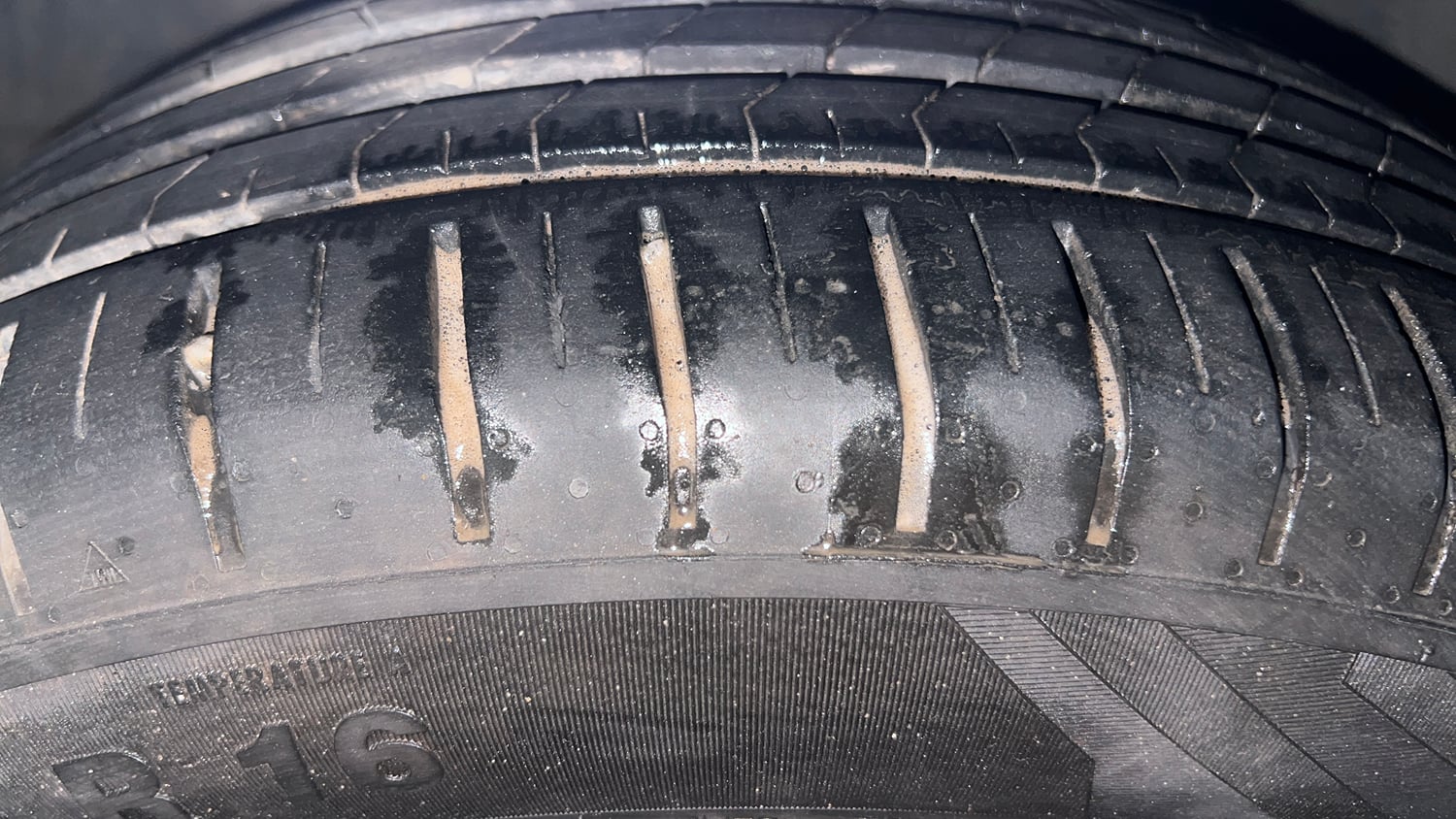Used 2021 Tata Altroz XZ Diesel Diesel Manual tyres LEFT FRONT TYRE TREAD VIEW