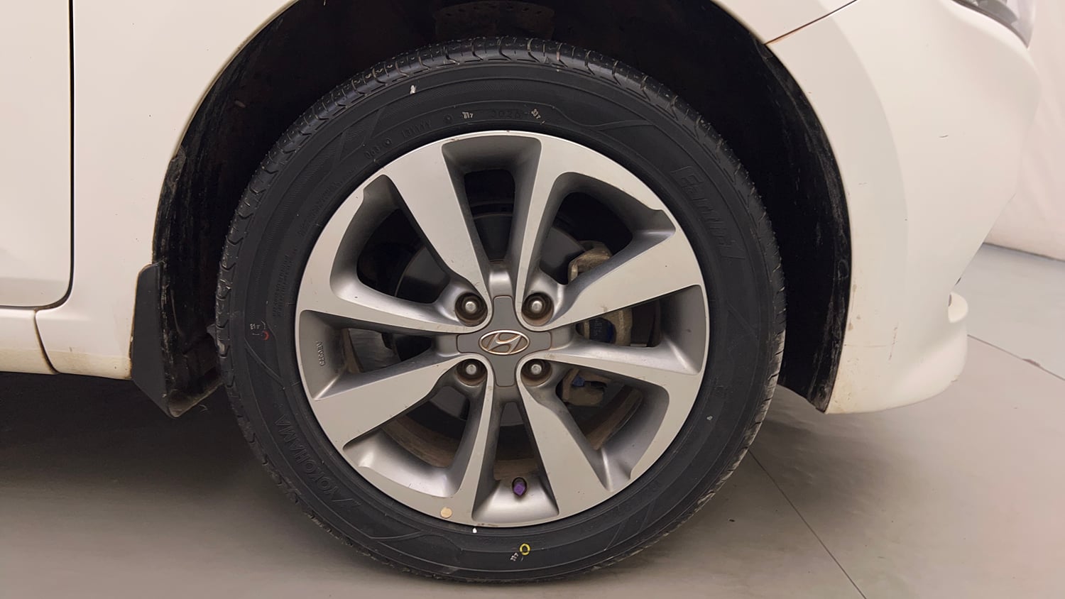 Used 2017 Hyundai Elite i20 Asta 1.2 (O) Petrol Manual tyres RIGHT FRONT TYRE RIM VIEW