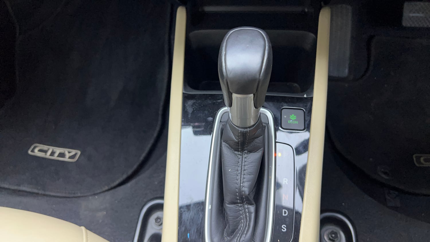 Used 2022 Honda City VX CVT Petrol Petrol Automatic interior GEAR  KNOB VIEW