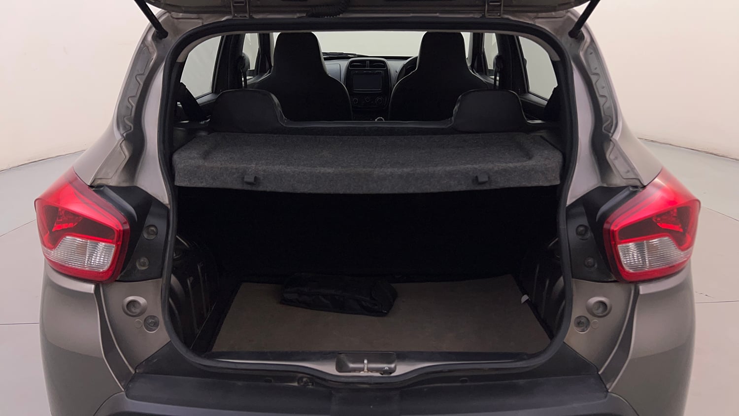 Used 2018 Renault Kwid 1.0 RXT AMT Opt Petrol Automatic interior DICKY INSIDE VIEW