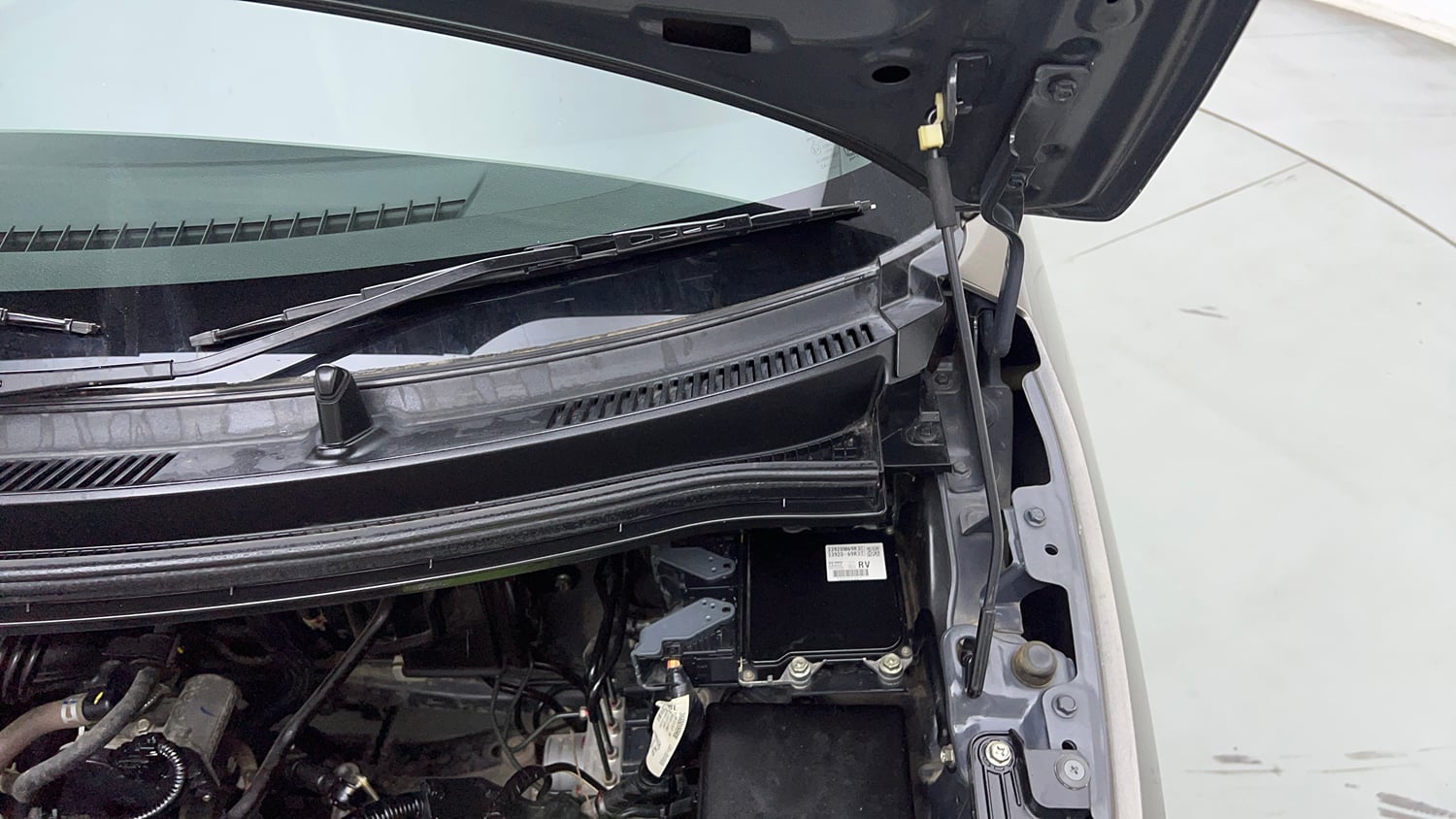 Used 2020 Maruti Suzuki Wagon R 1.0 LXi 1.0 Petrol Manual engine ENGINE LEFT SIDE HINGE & APRON VIEW