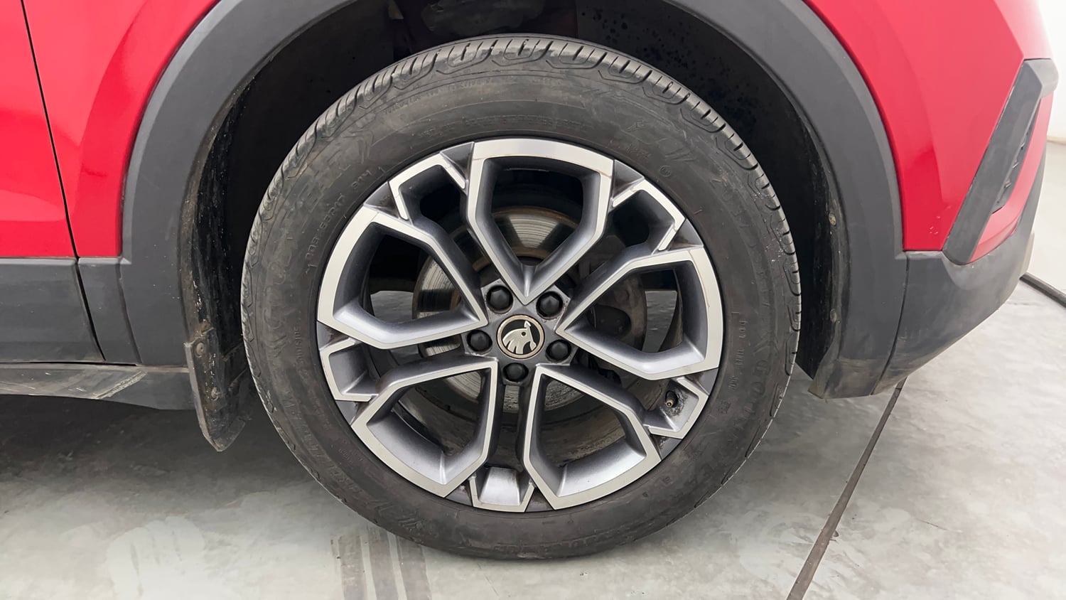 Used 2022 Skoda Kushaq Style 1.0L TSI AT Petrol Automatic tyres RIGHT FRONT TYRE RIM VIEW