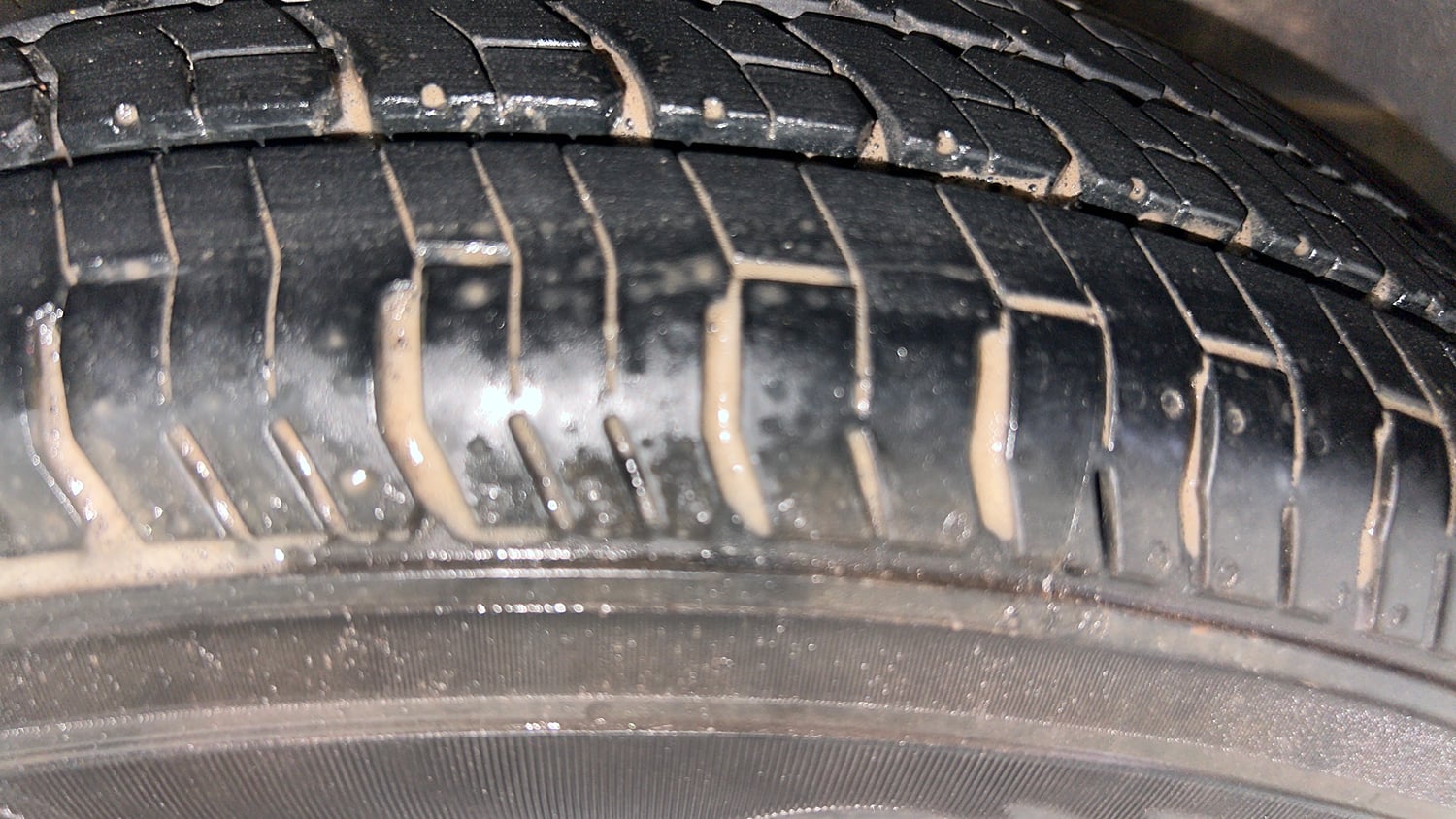 Used 2015 Hyundai i10 Sportz 1.1 iRDE2 Petrol Manual tyres LEFT REAR TYRE TREAD VIEW