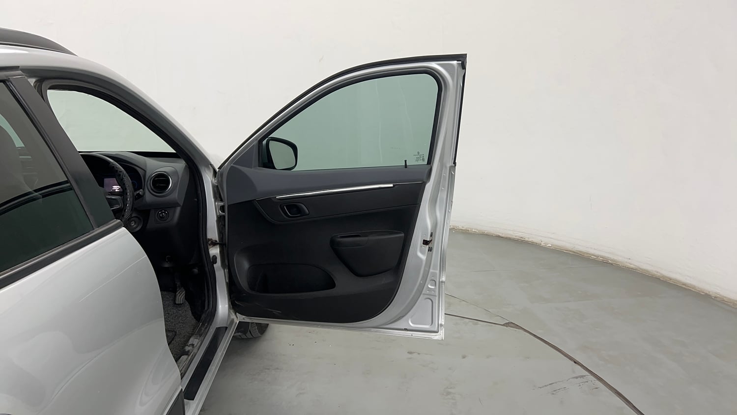 Used 2022 Renault Kwid RXT 1.0 (O) Petrol Manual interior RIGHT FRONT DOOR OPEN VIEW