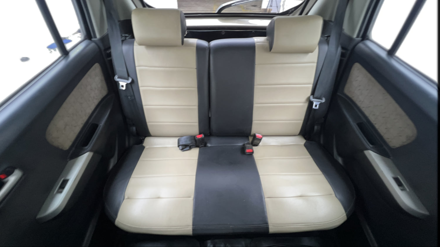 Used 2014 Maruti Suzuki Wagon R VXI Petrol Manual interior REAR SEAT CONDITION VIEW