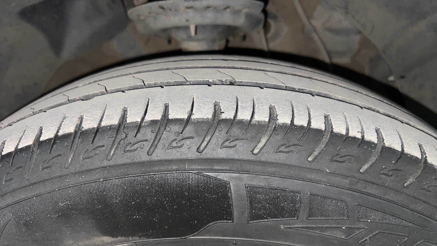 Used 2022 Mahindra XUV 300 W8 1.5 Diesel Diesel Manual tyres RIGHT FRONT TYRE TREAD VIEW
