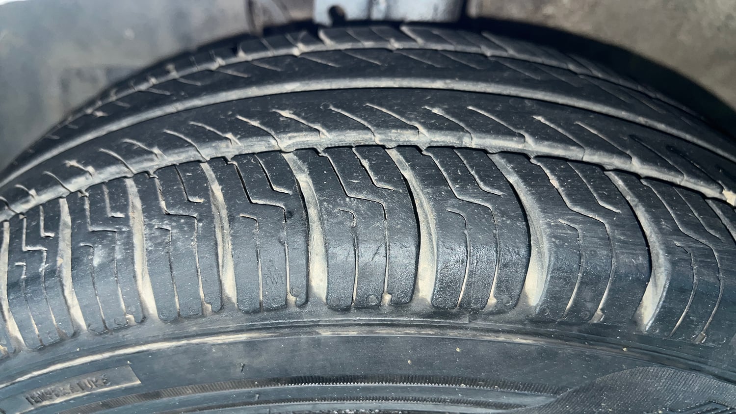 Used 2022 Maruti Suzuki Wagon R VXI 1.0 Petrol Manual tyres LEFT FRONT TYRE TREAD VIEW