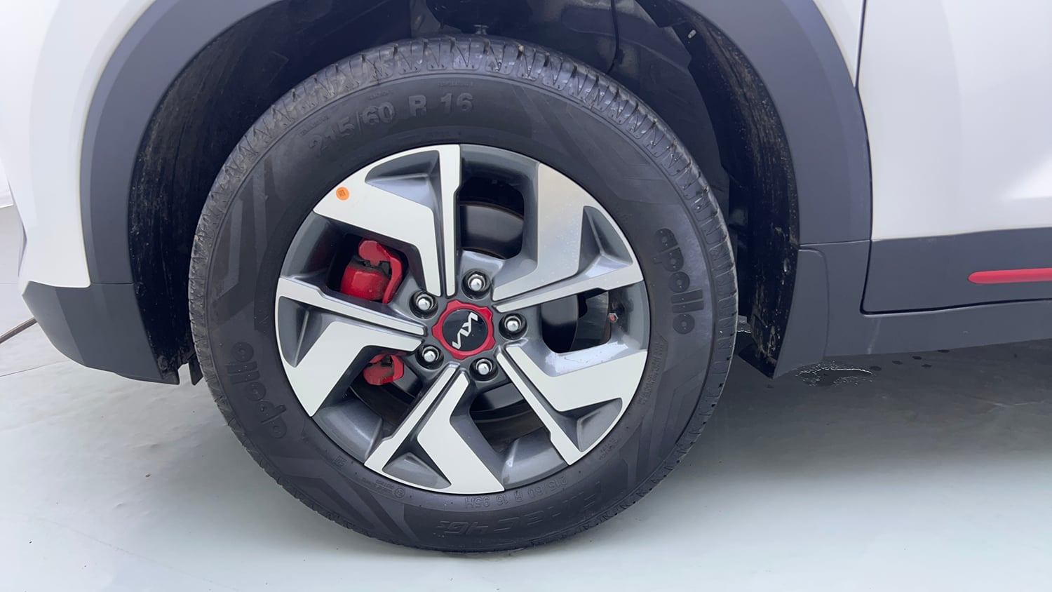 Used 2022 Kia Sonet GTX Plus 1.0 iMT Petrol Manual tyres LEFT FRONT TYRE RIM VIEW