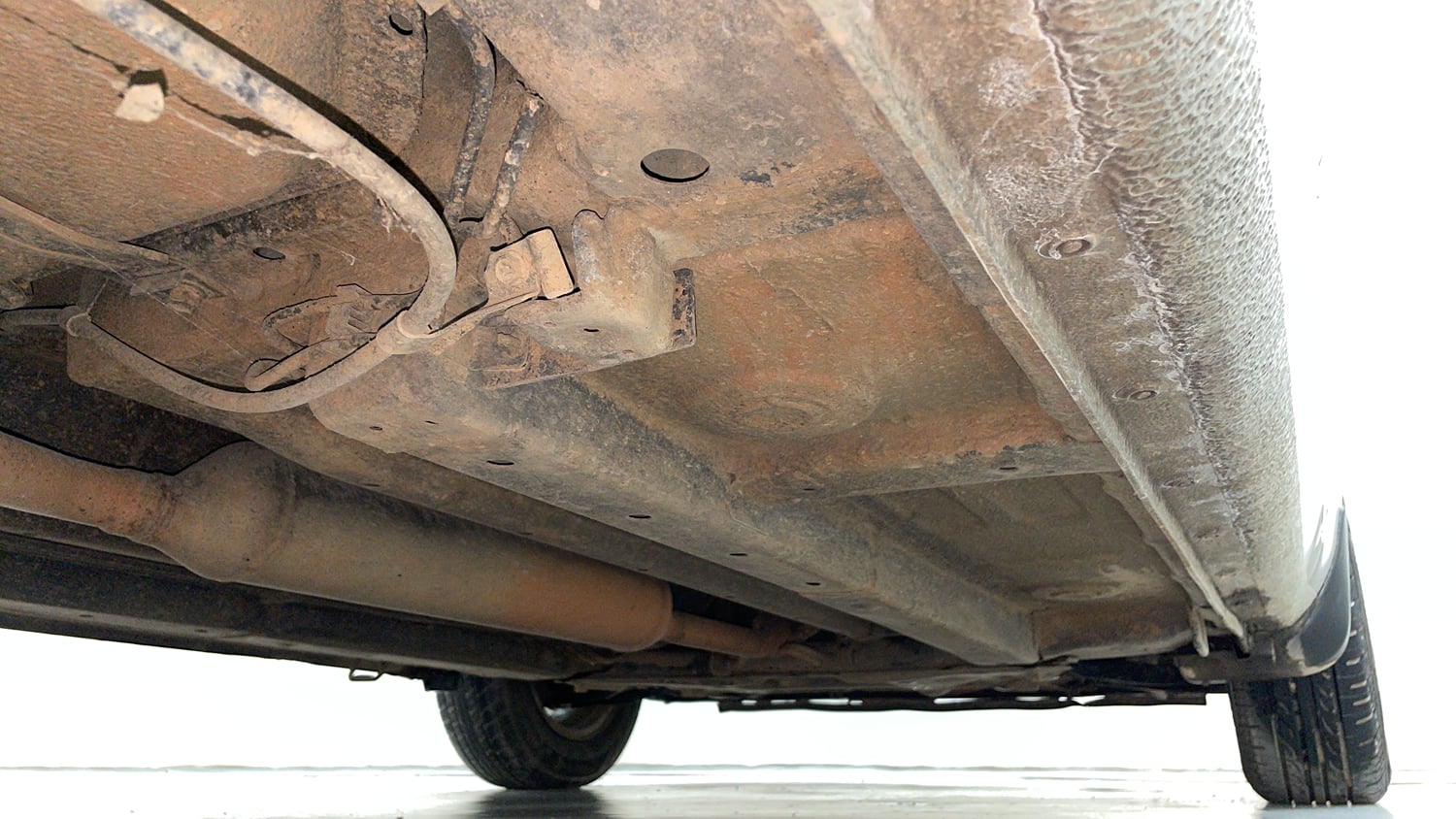 Used 2015 Maruti Suzuki Ritz Zxi BS-IV Petrol Manual extra REAR RIGHT UNDERBODY VIEW