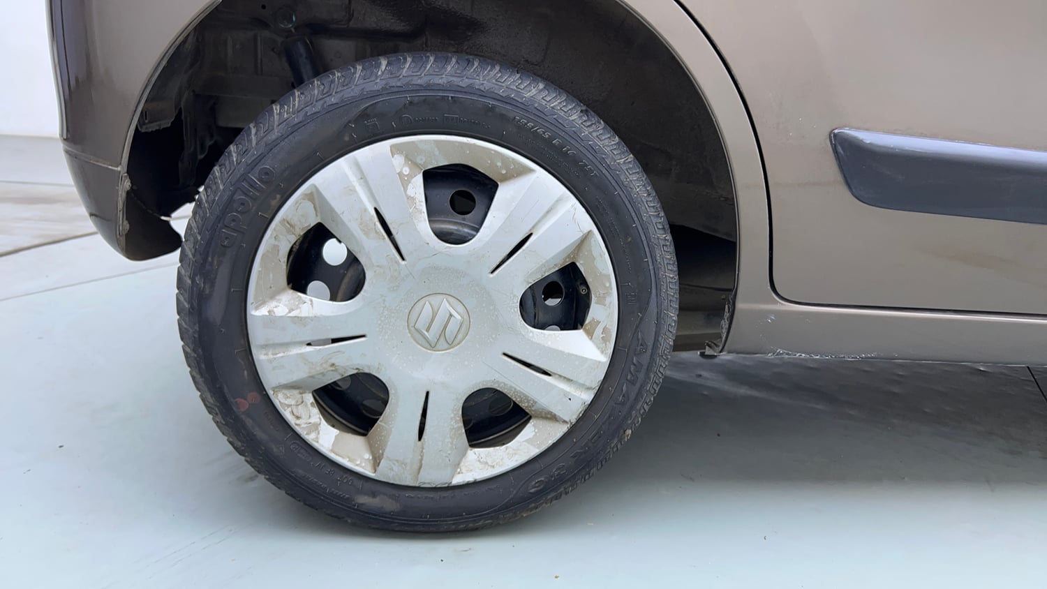 Used 2018 Maruti Suzuki Wagon R 1.0 VXI AMT Petrol Automatic tyres RIGHT FRONT TYRE RIM VIEW
