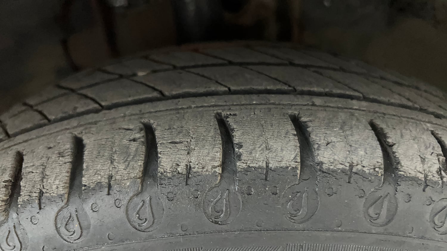 Used 2023 Tata Tiago XT CNG Cng Manual tyres RIGHT FRONT TYRE TREAD VIEW