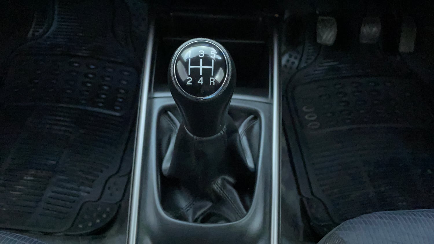 Used 2020 Maruti Suzuki Baleno Zeta Petrol Manual interior GEAR  KNOB VIEW