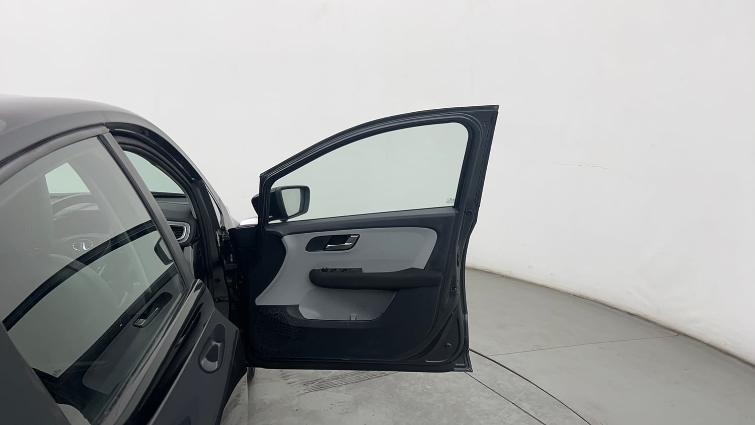 Used 2021 Tata Altroz XZ Petrol Petrol Manual interior RIGHT FRONT DOOR OPEN VIEW