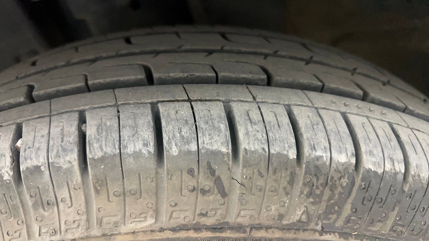 Used 2022 Renault Kwid RXT 1.0 (O) Petrol Manual tyres LEFT FRONT TYRE TREAD VIEW