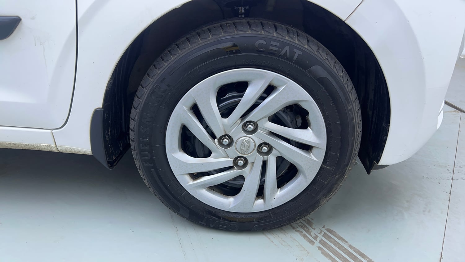 Used 2022 Hyundai Grand i10 Nios Magna AMT 1.2 Kappa VTVT Petrol Automatic tyres RIGHT FRONT TYRE RIM VIEW