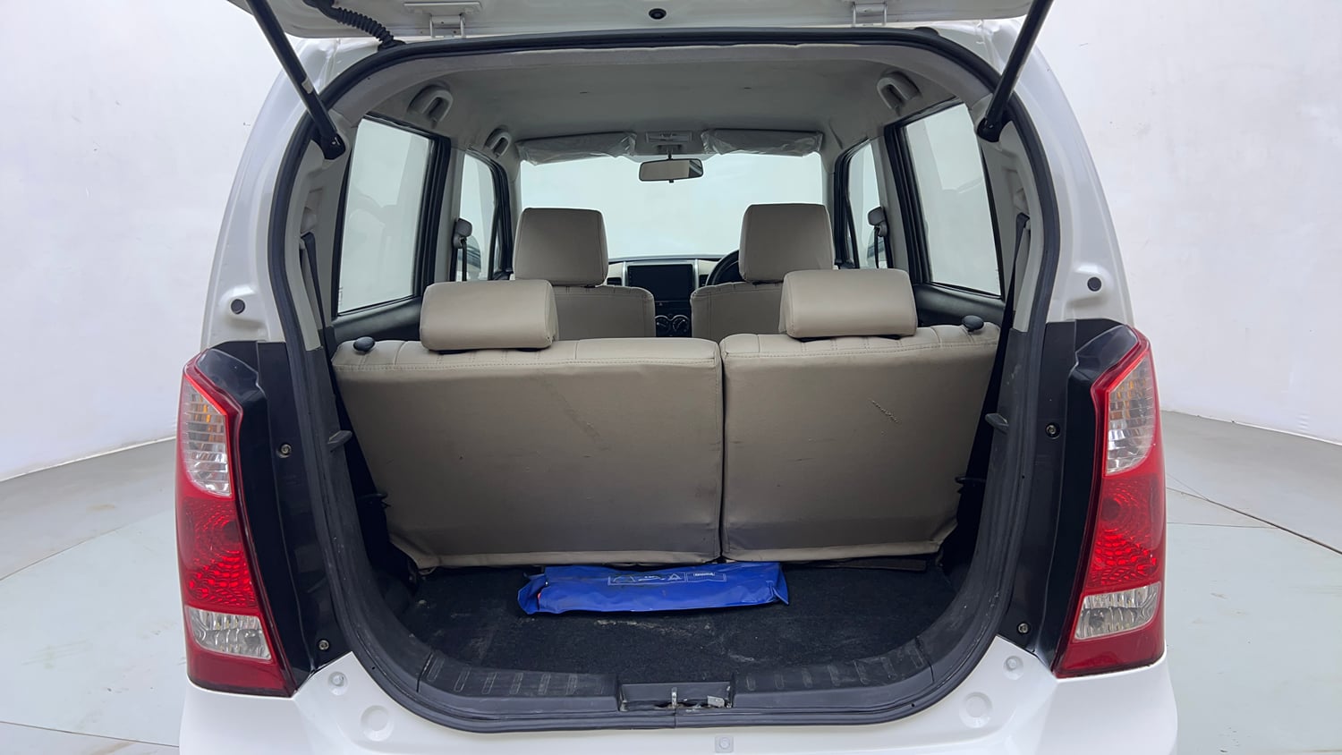 Used 2018 Maruti Suzuki Wagon R LXI Petrol Manual interior DICKY INSIDE VIEW