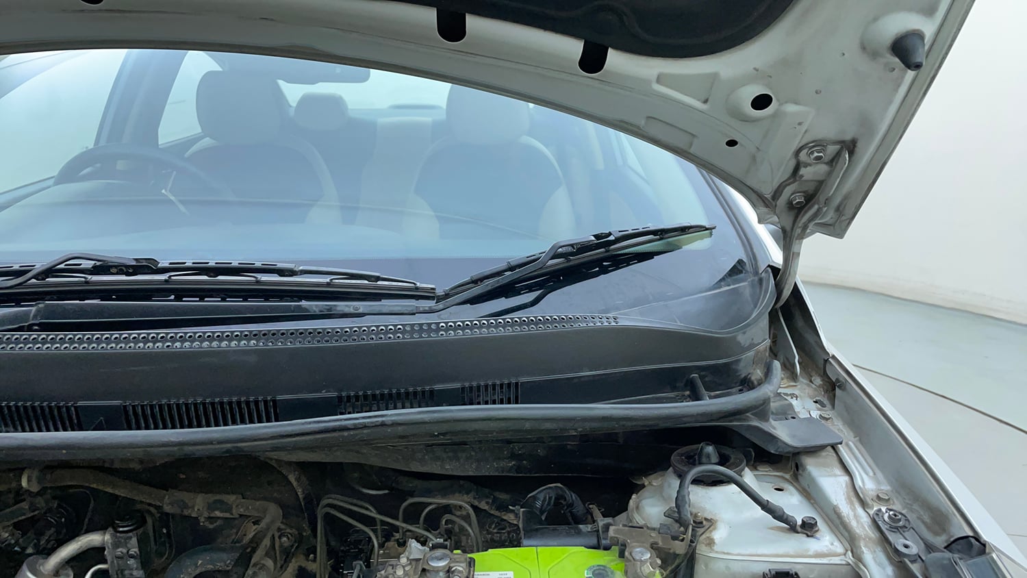Used 2014 Hyundai Verna Fluidic 1.6 VTVT SX Petrol Manual engine ENGINE LEFT SIDE HINGE & APRON VIEW