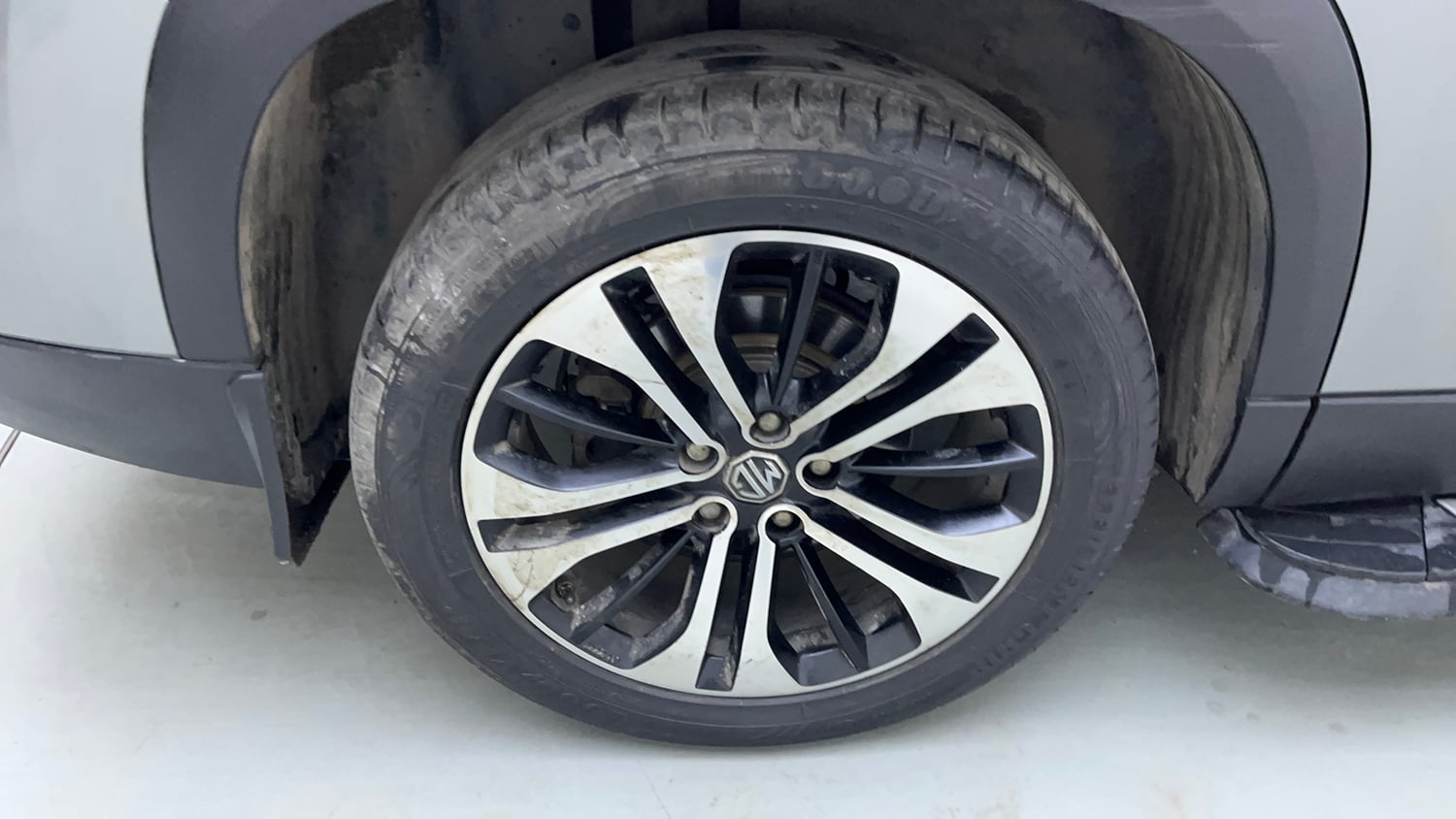 Used 2022 MG Motors Hector Plus Sharp 2.0 Diesel Turbo MT 6-STR Diesel Manual tyres RIGHT REAR TYRE RIM VIEW
