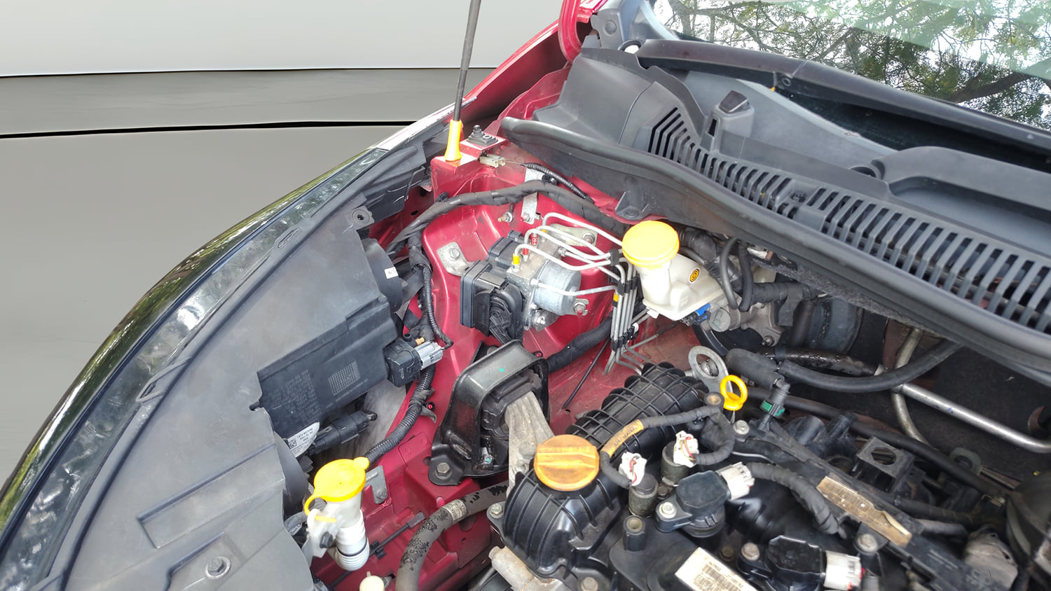 Used 2020 Tata Altroz XT Petrol Petrol Manual engine ENGINE RIGHT SIDE HINGE & APRON VIEW
