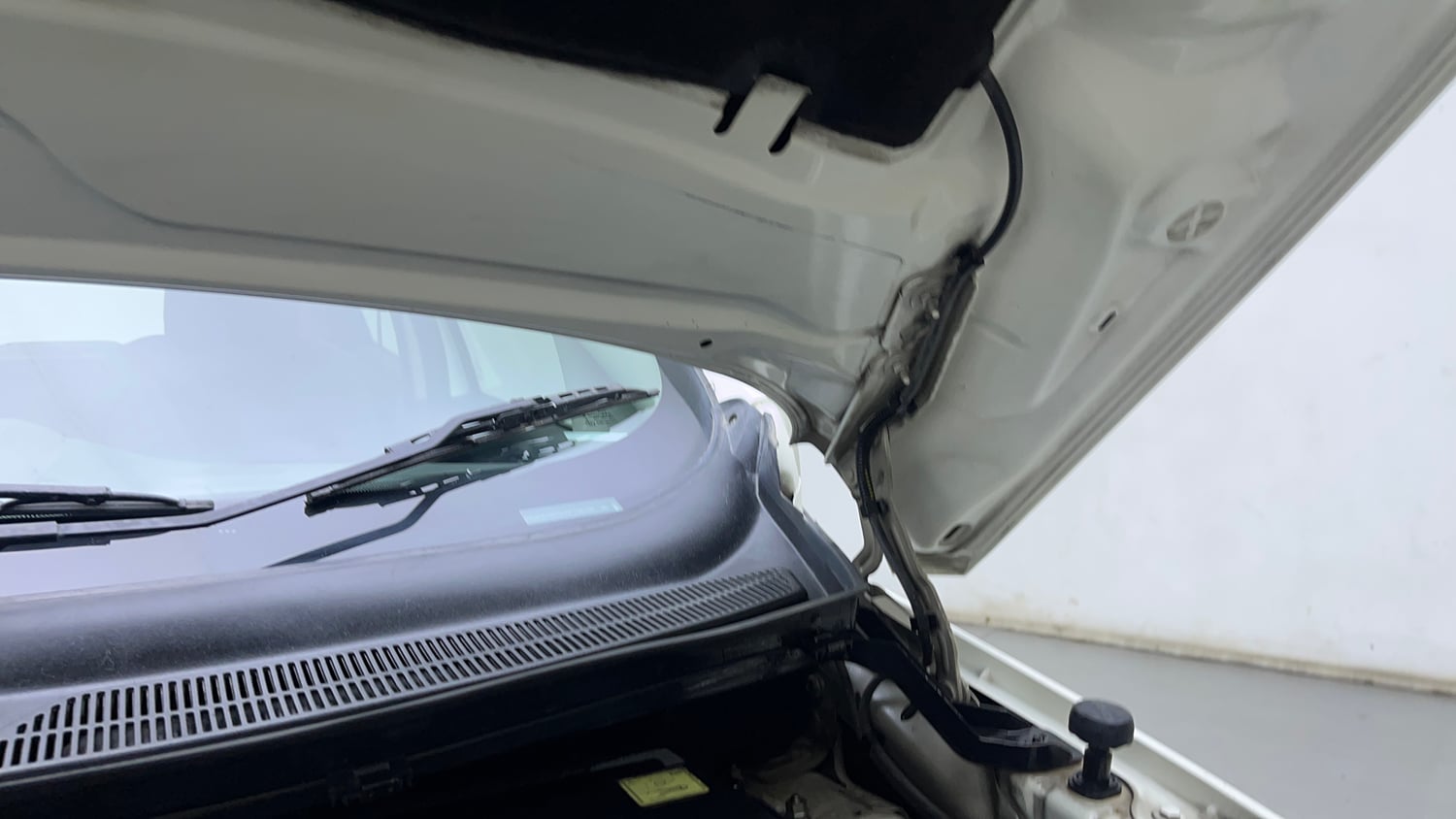 Used 2015 Ford EcoSport Titanium 1.5 TDCi (Opt) Diesel Manual engine ENGINE LEFT SIDE HINGE & APRON VIEW