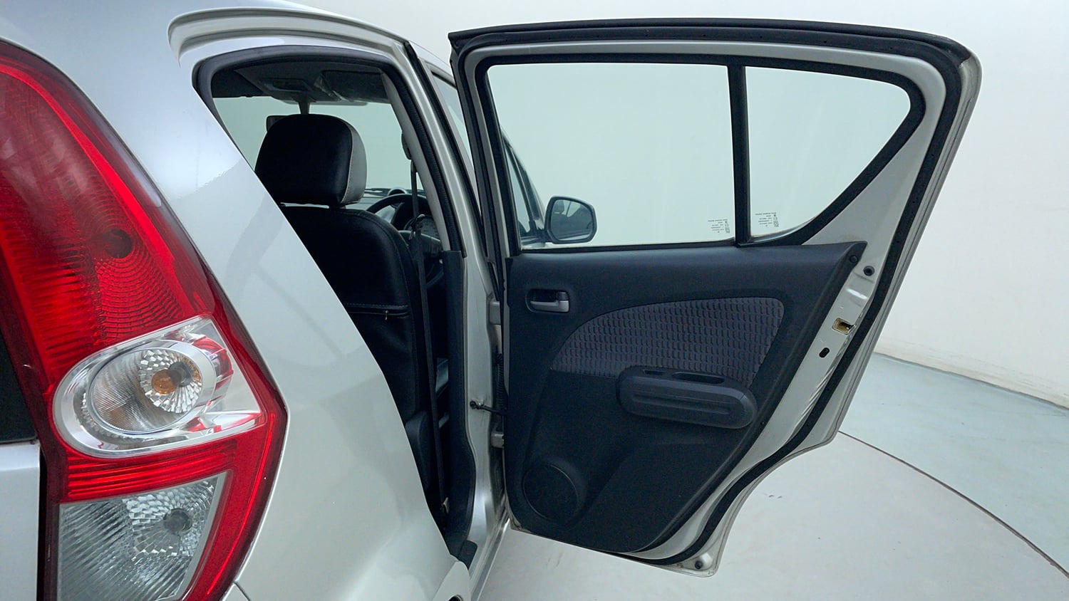 Used 2015 Maruti Suzuki Ritz Zxi BS-IV Petrol Manual interior RIGHT REAR DOOR OPEN VIEW