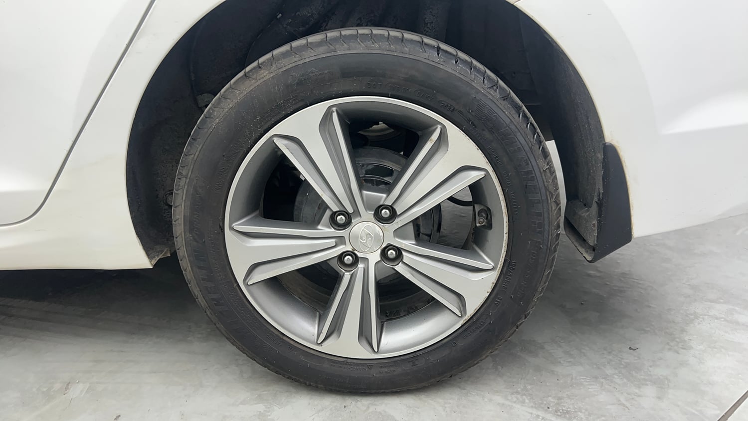 Used 2019 Hyundai Verna SX 1.6 VTVT Petrol Manual tyres LEFT REAR TYRE RIM VIEW