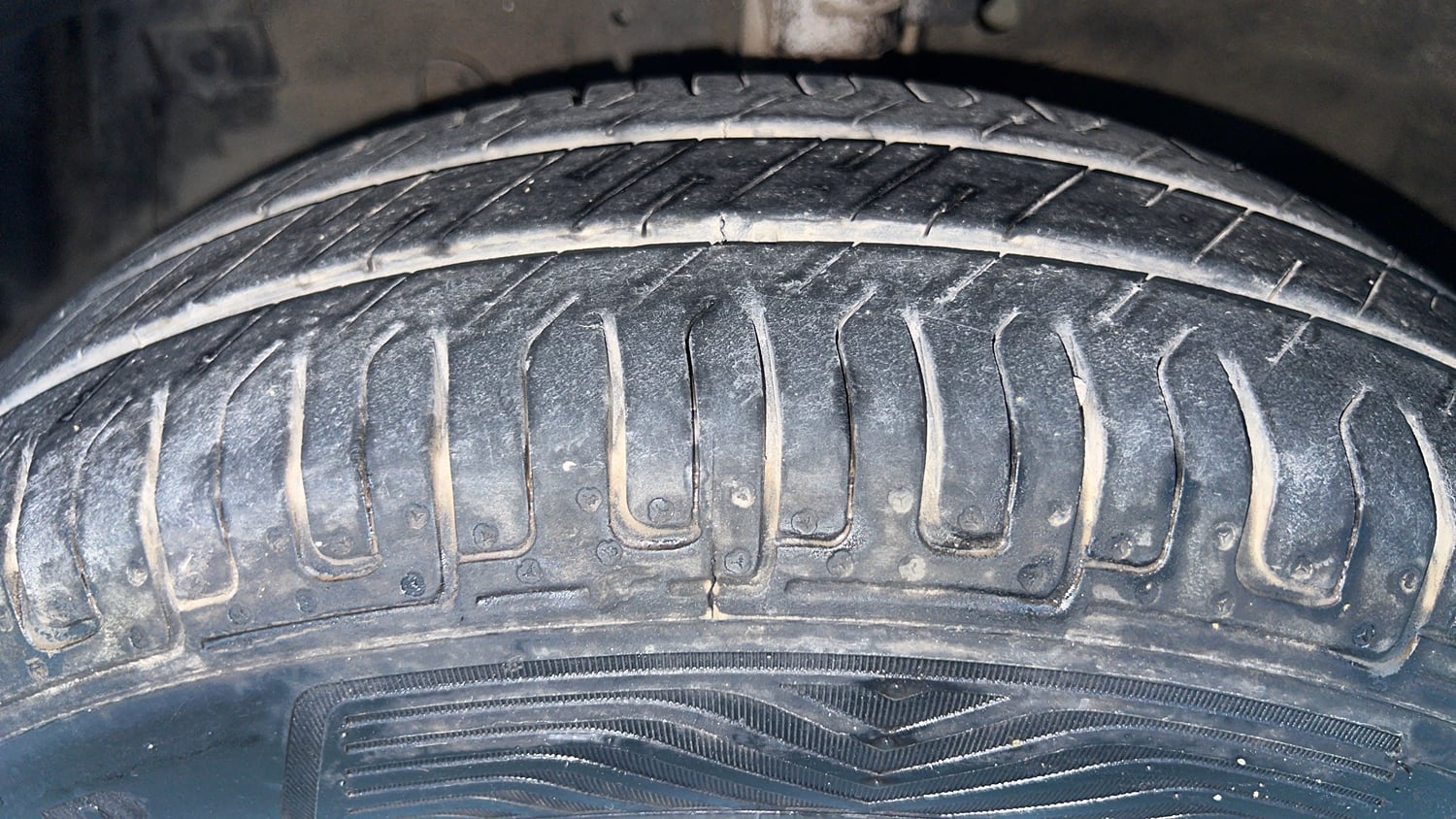 Used 2012 Maruti Suzuki Swift Dzire VXI Petrol Manual tyres LEFT FRONT TYRE TREAD VIEW