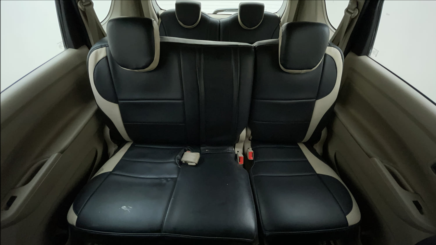 Used 2017 Maruti Suzuki Ertiga ZXI+ Petrol Manual interior REAR SEAT CONDITION VIEW