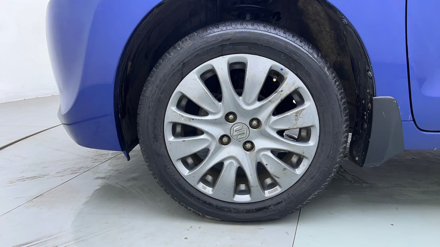 Used 2017 Maruti Suzuki Baleno Alpha 1.2 Petrol Manual tyres LEFT FRONT TYRE RIM VIEW