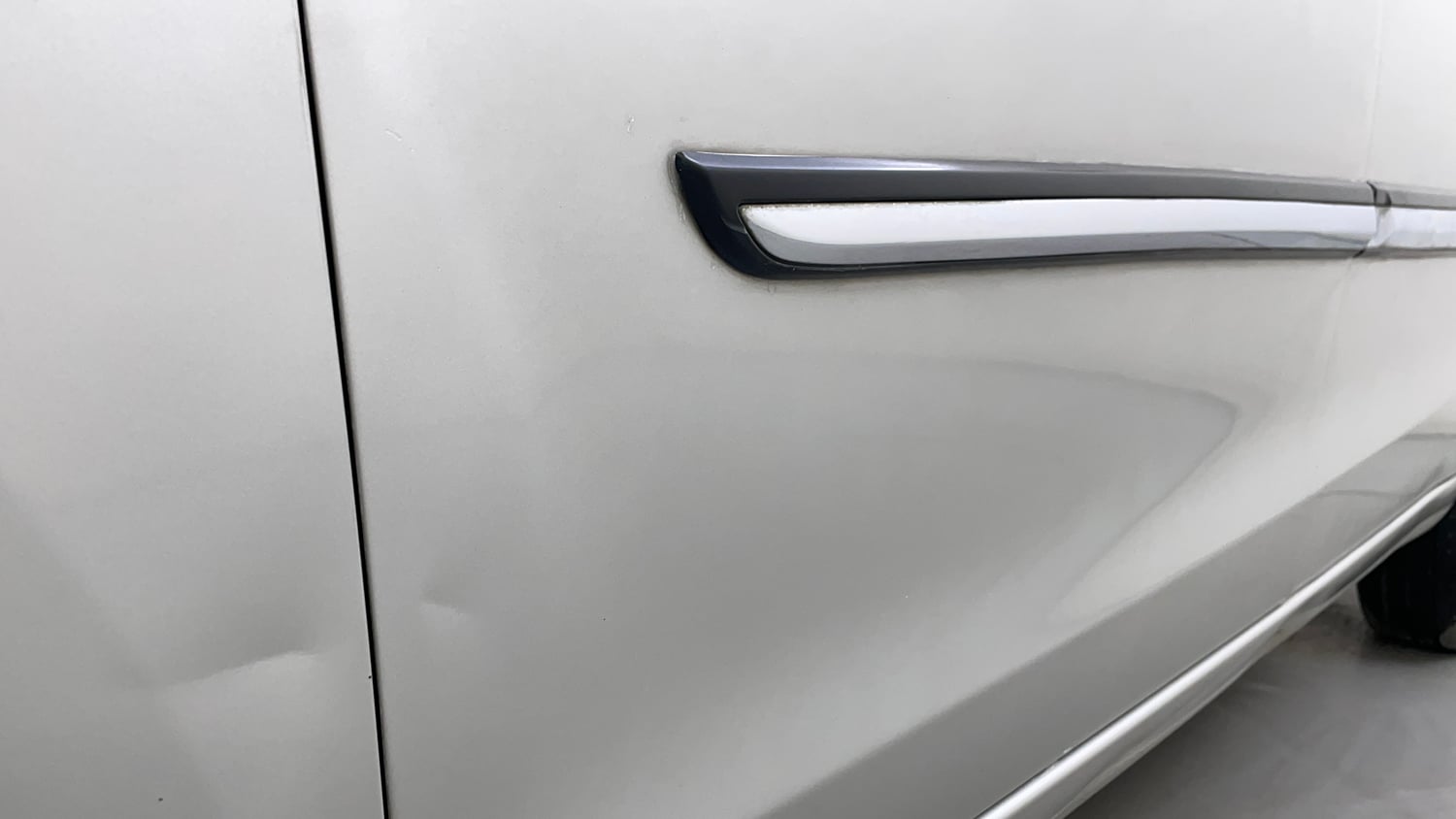 Used 2017 Maruti Suzuki Ertiga ZXI+ Petrol Manual dents MINOR DENT