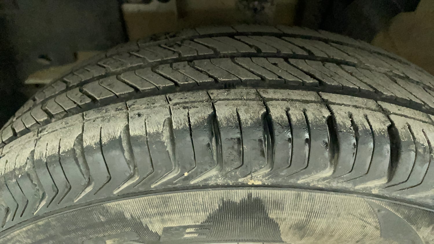 Used 2016 Renault Kwid RXT Petrol Manual tyres LEFT FRONT TYRE TREAD VIEW