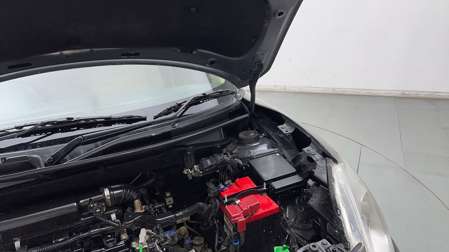 Used 2020 Maruti Suzuki Dzire VXi Petrol Manual engine ENGINE LEFT SIDE HINGE & APRON VIEW