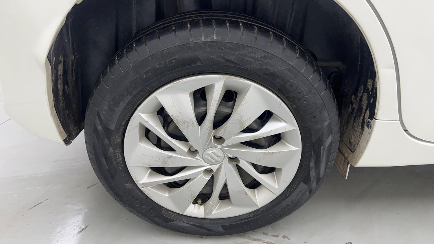 Used 2023 Maruti Suzuki Baleno Delta AGS Petrol Automatic tyres RIGHT REAR TYRE RIM VIEW