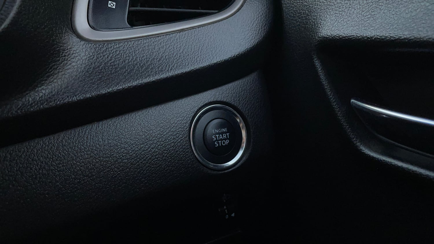 Used 2020 Maruti Suzuki Baleno Zeta Petrol Manual top_features Keyless start