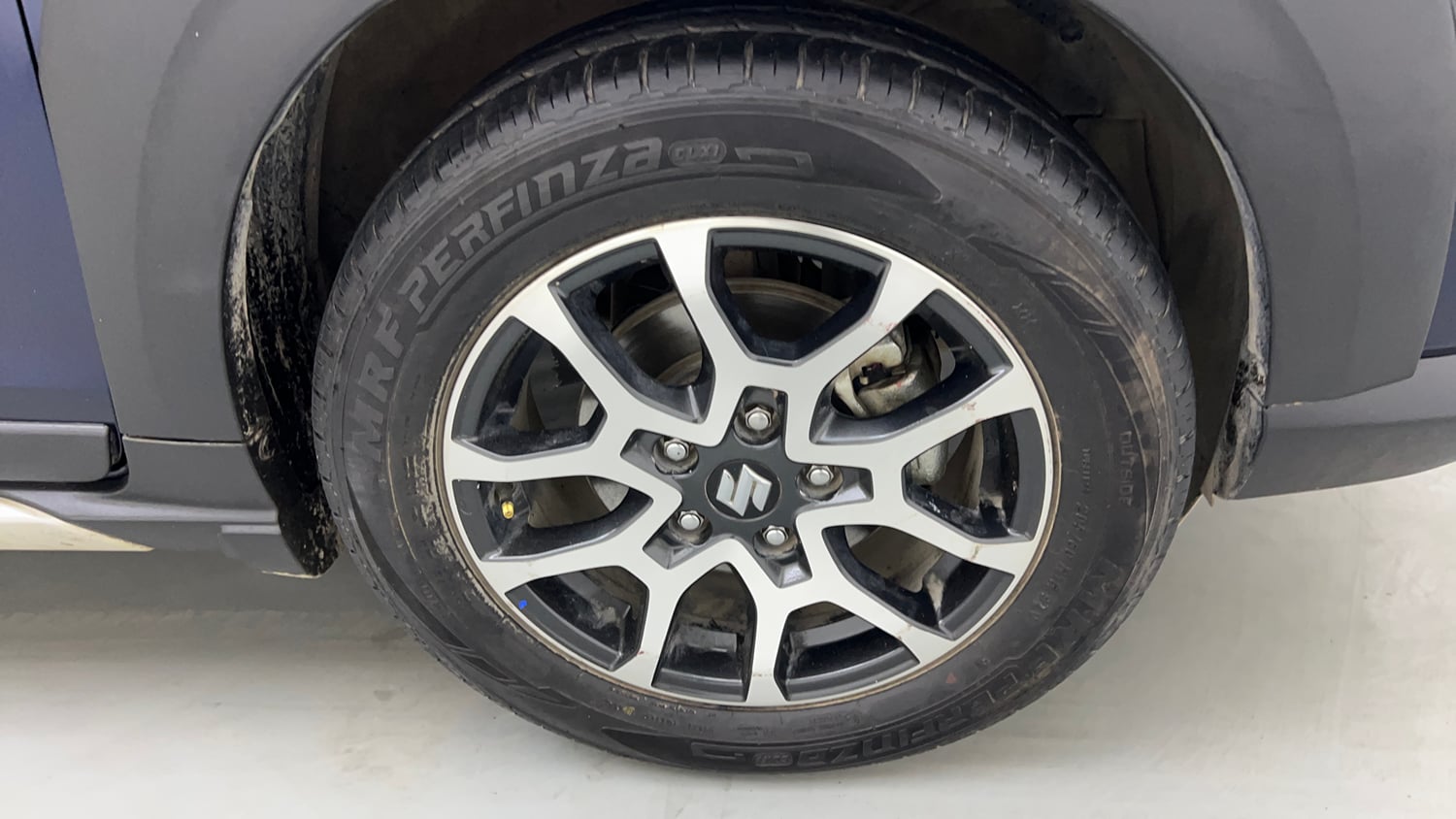 Used 2022 Maruti Suzuki XL6 Zeta MT Petrol Petrol Manual tyres RIGHT FRONT TYRE RIM VIEW