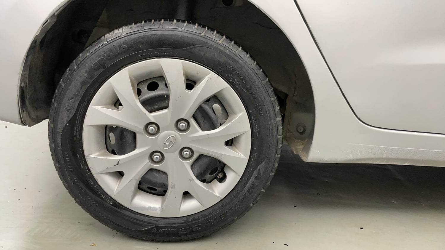 Used 2017 Hyundai Grand i10 Sportz 1.2 Kappa VTVT Petrol Manual tyres RIGHT REAR TYRE RIM VIEW