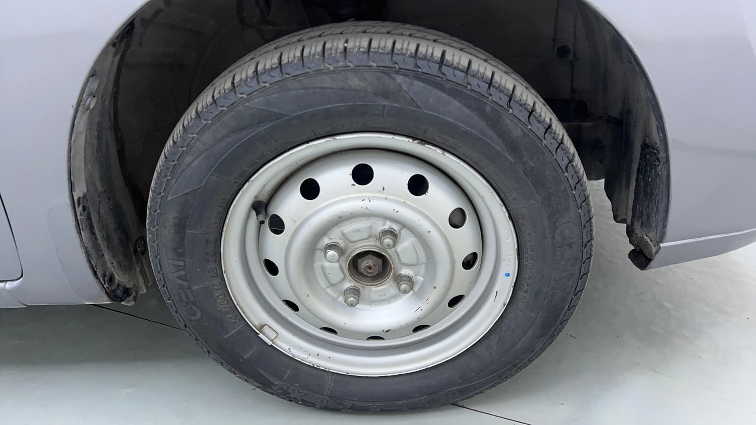 Used 2012 Maruti Suzuki Wagon R 1.0 LXi CNG Cng Manual tyres RIGHT FRONT TYRE RIM VIEW