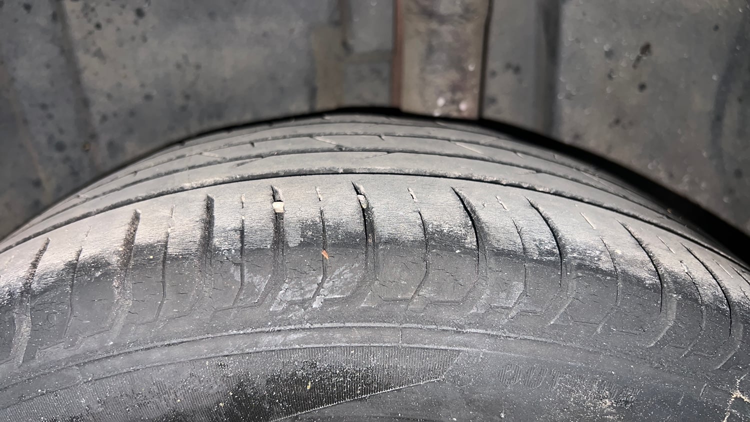 Used 2022 Volkswagen Virtus GT Plus 1.5 TSI EVO DSG Petrol Automatic tyres LEFT REAR TYRE TREAD VIEW