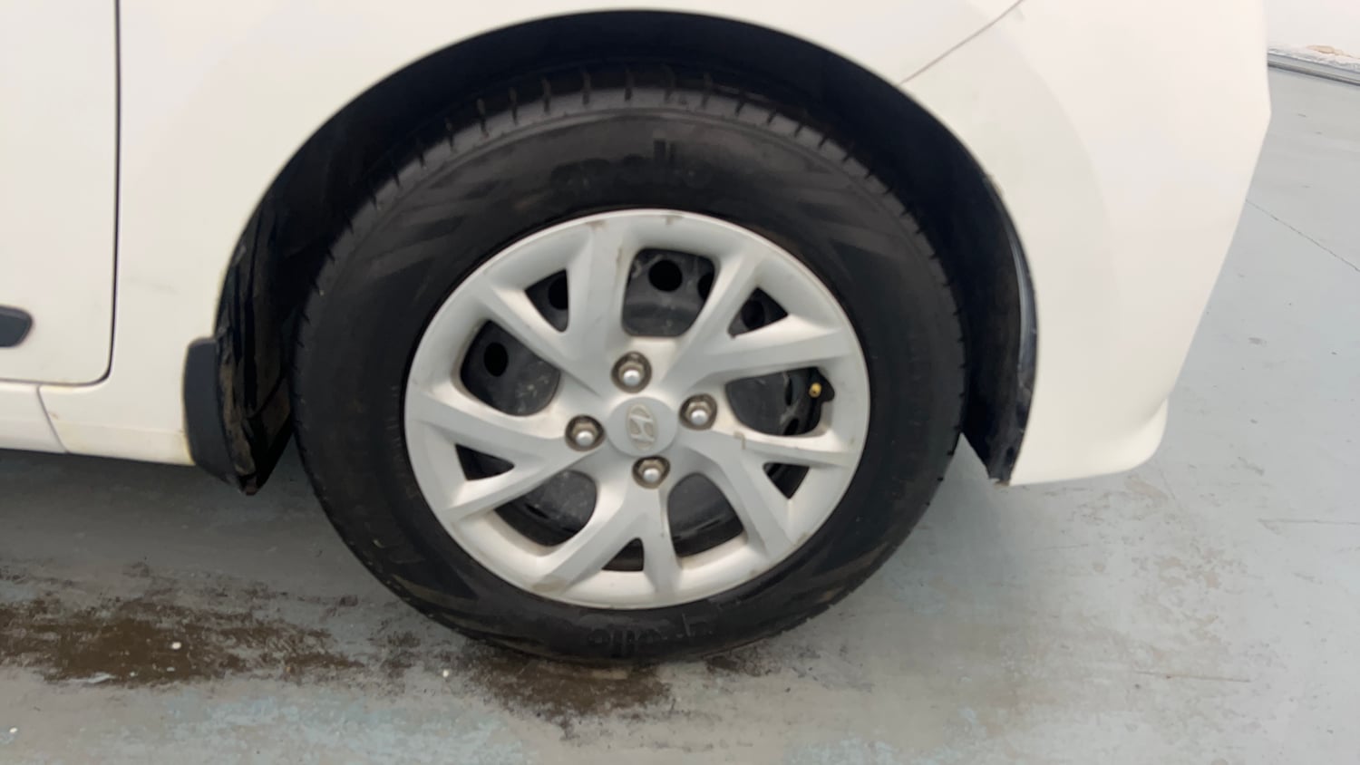 Used 2019 Hyundai Grand i10 Sportz 1.2 Kappa VTVT Petrol Manual tyres RIGHT FRONT TYRE RIM VIEW